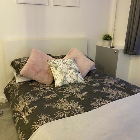 Cosy 1 Bedroom Apartment London Eksteriør bilde