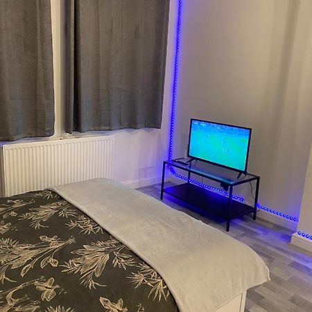 Cosy 1 Bedroom Apartment London Eksteriør bilde