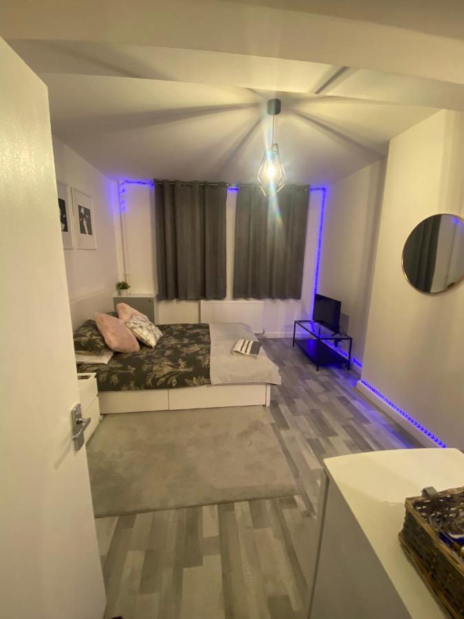 Cosy 1 Bedroom Apartment London Eksteriør bilde